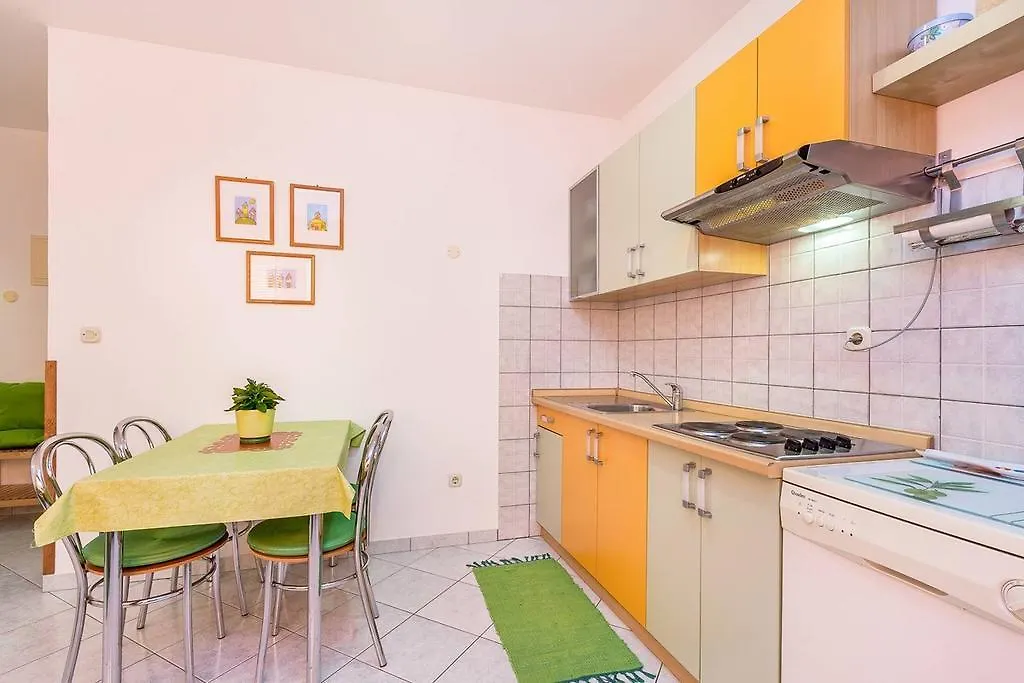 Apartment Mirna Vinkuran 0*,  Croatia