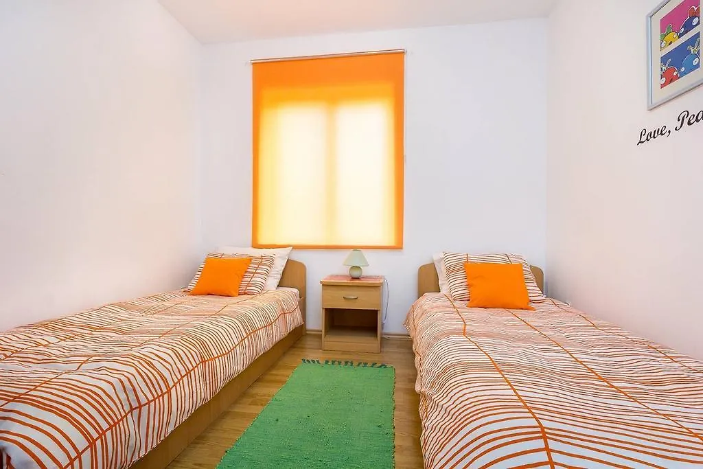 Apartment Mirna Vinkuran 0*,  Croatia