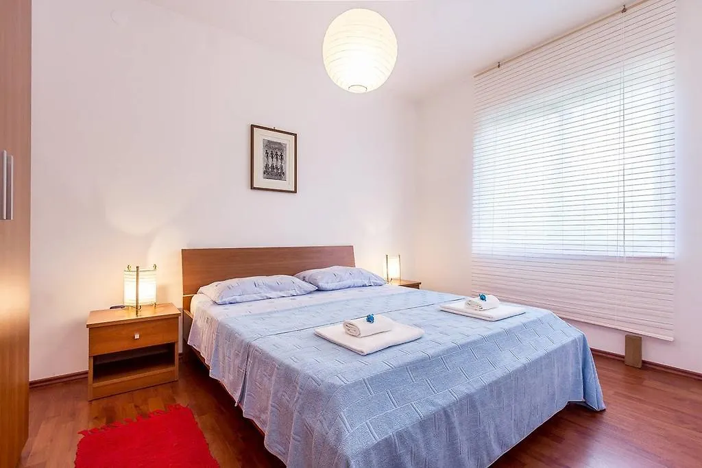 Apartment Mirna Vinkuran 0*,